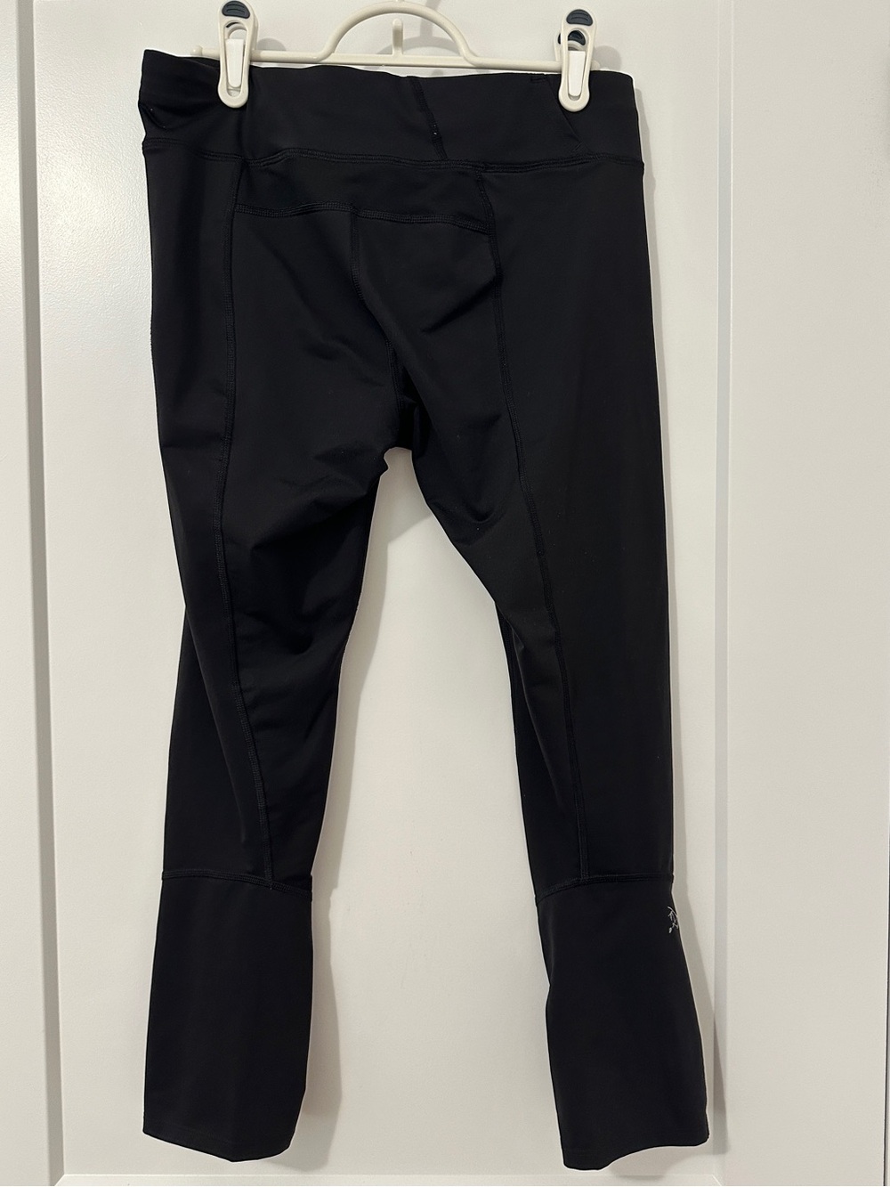 Arc'teryx Black Athletic Capris with Reflective Accents Size Medium Women’s - Picture 6 of 13